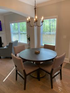 Fully Fenced & Fitted 4BR Near LakePoint Sports
