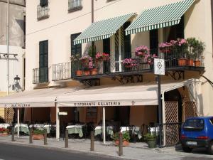 Tremezzo Bella Vista by LoveComo