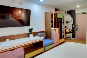 Queen Room with Two Queen Beds room in Best Western Plus Hollywood Hills Hotel