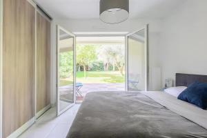 Rooftop pool, private garden, at the sand beach!