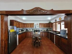 Amplia casa Antigua Guatemala con pérgola y jardín