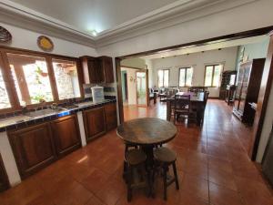 Amplia casa Antigua Guatemala con pérgola y jardín