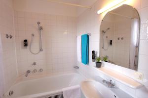 Triple Room room in Trip Inn Klee am Park Wiesbaden