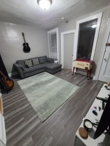 comfortable private apartment near Manhattan on train