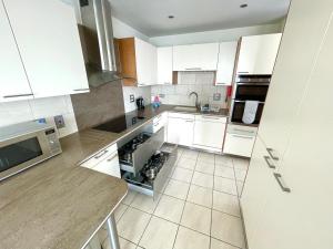 Quay & Sea View Spacious Modern Secure Parking