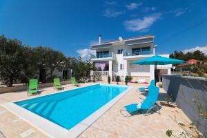 Family friendly apartments with a swimming pool Vrsi - Mulo, Zadar - 20732