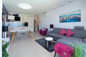 Family friendly apartments with a swimming pool Vrsi - Mulo, Zadar - 20732