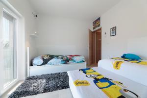 Family friendly apartments with a swimming pool Vrsi - Mulo, Zadar - 20732