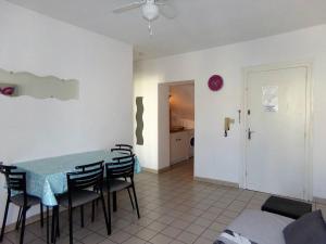 Appartements Appartement F2 avec Ascenseur, WIFI et Animaux Acceptes a Amelie-les-Bains - FR-1-703-1 : photos des chambres