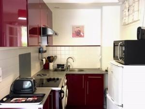 Studio ensoleillé avec balcon, parking et WIFI - proche du centre dAmélie-les-Bains-Palalda - FR-1-703-6