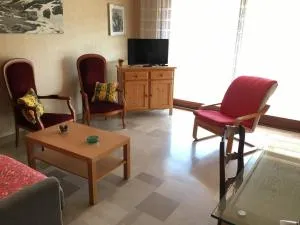 Appartement F2 avec Terrasse, Parking et WiFi, Animaux Acceptés, proche Amélie-les-Bains. - FR-1-703-13 - Montbolo