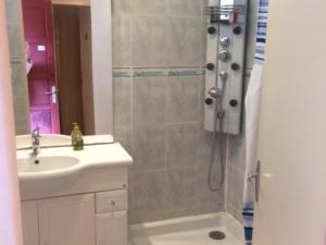 Appartements Appartement F3 avec balcon expose sud, 2 chambres, proche commodites a Amelie-les-Bains - FR-1-703-42 : photos des chambres