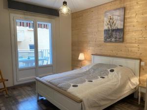 F3 lumineux avec terrasse, garage, clim et ascenseur à 500m du centre et 800m des thermes - FR-1-703-85