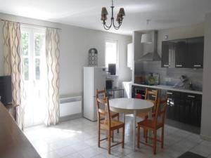 Confortable F3 avec balconterrasse en centre-ville, proximité cures, parking, ascenseur, pour 4 pers. - FR-1-703-88