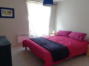Appartements Confortable F3 avec balcon/terrasse en centre-ville, proximite cures, parking, ascenseur, pour 4 pers. - FR-1-703-88 : photos des chambres
