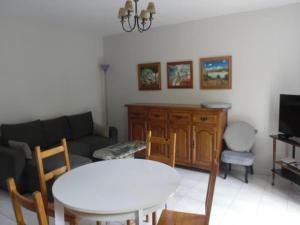 Confortable F3 avec balconterrasse en centre-ville, proximité cures, parking, ascenseur, pour 4 pers. - FR-1-703-88