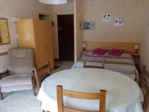 Studio confortable avec balcon, proche des Thermes et centre-ville, idéal pour 2 personnes avec WiFi - FR-1-703-90