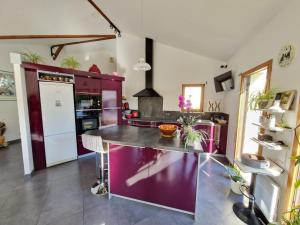 Maisons de vacances Maison plain-pied 4 pers, jardin, BBQ, WIFI, animaux OK - Chatelaillon-Plage - FR-1-706-8 : photos des chambres