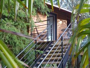 B&B / Chambres d'hotes Cabane perchee avec lit king-size, salle d'eau, kitchenette, TV, Wi-Fi et petit-dejeuner inclus - FR-1-306-1237 : photos des chambres