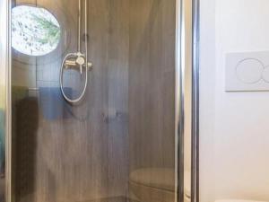 B&B / Chambres d'hotes Cabane perchee avec lit king-size, salle d'eau, kitchenette, TV, Wi-Fi et petit-dejeuner inclus - FR-1-306-1237 : photos des chambres