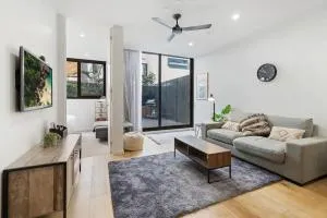 Stylish One BD Hideaway in Essendon - Essendon