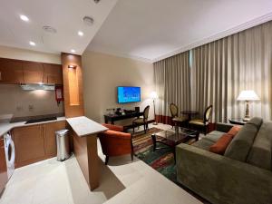 Executive One Bedroom Apartment-Twin Bed room in Pearl City Suites