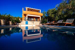 Apartment Serenity with Private Pool Near the Beach