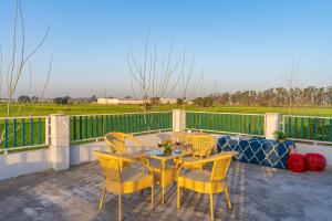 StayVista at Colour Bloom - 2 BR Pet Friendly Villa in Delhi Haryana with Swimming Pool
