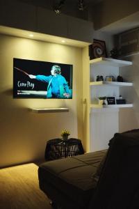 Modern Minimalist 1 BR Condo in IT Park