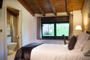Single Room with Mountain View room in Osabarena Hotela