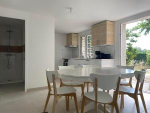 Appartements 2 chambres et jardin a Bormes - Le Lavandou : photos des chambres