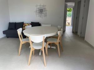 Appartements 2 chambres et jardin a Bormes - Le Lavandou : photos des chambres