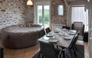 Maisons de vacances Beautiful home in Plouguerneau with WiFi and 3 Bedrooms : photos des chambres