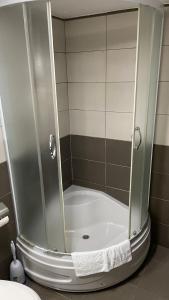 Economy Triple Room room in Garni Hotel Lion