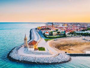 Inviting Porto Santa Villa for 6