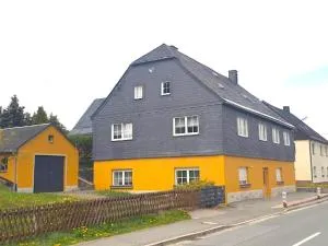 Spacious Holiday Home in Bärenstein with Garden - Cranzahl