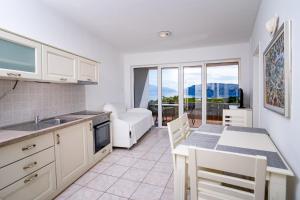 Pansion Lavanda Lopar