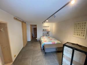 Dans hameau, près des pistes logement de plein pied au calme
