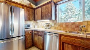 Mammoth Estates #140 condo