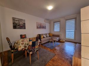Simeon Apartment