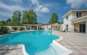 Maisons de vacances Stunning home in Saint-Vivien-de-Medoc with 4 Bedrooms and Outdoor swimming pool : photos des chambres