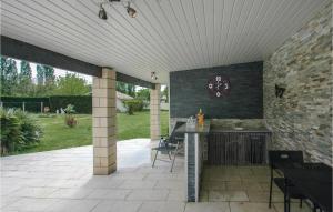 Maisons de vacances Stunning home in Saint-Vivien-de-Medoc with 4 Bedrooms and Outdoor swimming pool : photos des chambres