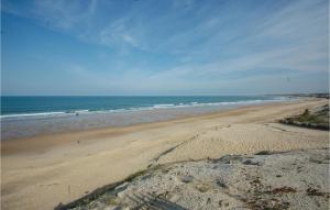 Maisons de vacances Stunning home in Saint-Vivien-de-Medoc with 4 Bedrooms and Outdoor swimming pool : photos des chambres