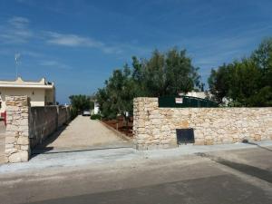 Villetta tra ulivi e mare