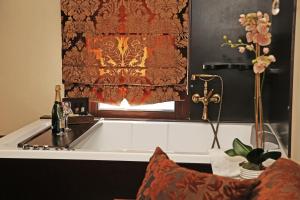 Presidential Luxury Suite with Lake View and Spa