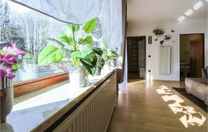 2 Bedroom Cozy Apartment In Arrach