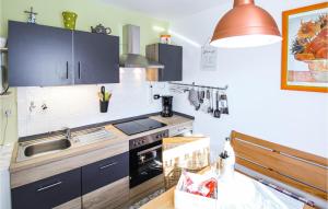 2 Bedroom Cozy Apartment In Arrach