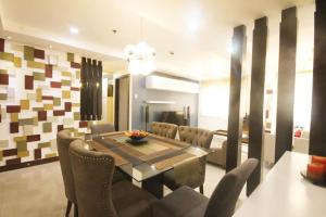McKinley Hill, BGC 3 Bedroom Unit Venice Mall Walking Distance