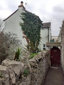 Characterful Cottage near the Sea, Beach, Pier & Shops
