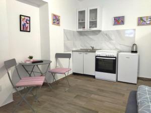 Good Vibrations Apartments